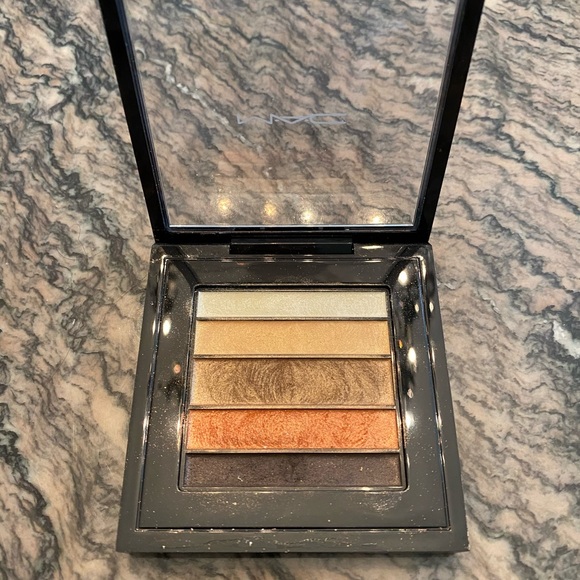 Limited Edition MAC Pro Palette - Amberluxe - Picture 2 of 2